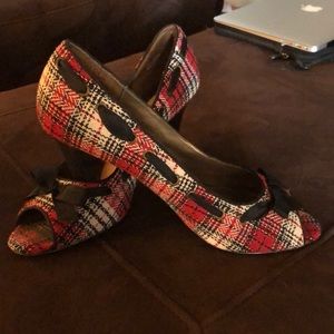 Knit/plaid, open toe, Steve Madden heel w/bows